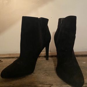 🌸3/$30🌸 Forever 21 Black Suede thin Heeled Booties size 8.5